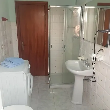 Dae Larentu Bed & Breakfast Tinnura